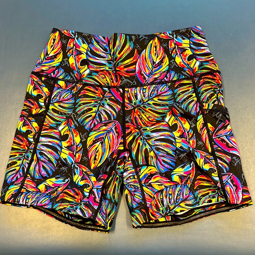 CVG 5” shorts, size small, tropic like it’s hot print